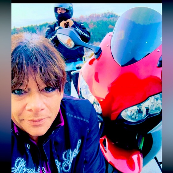 Hi welcome  😋 to my closet ! 😋 - Picture 3 of 3